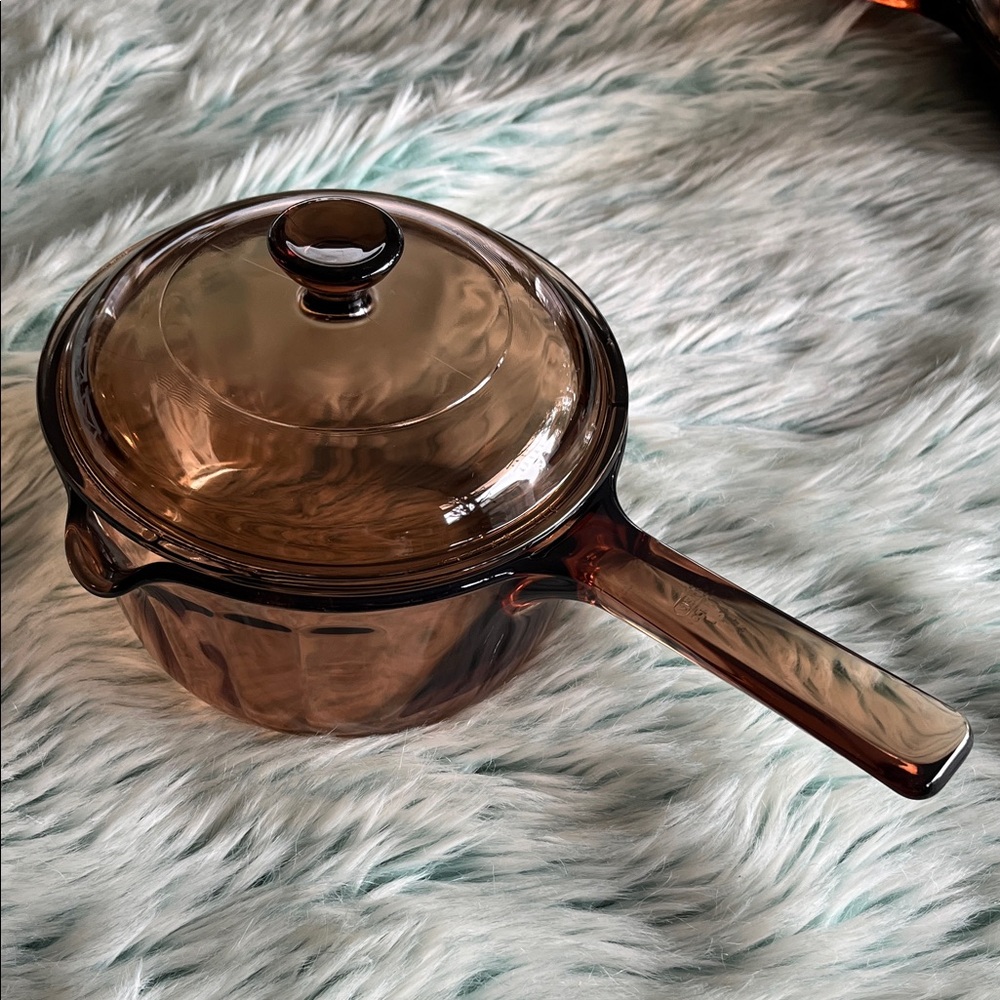 Vintage Visions Corning Wear, Brown Glass Saucepan with Lid. 1 Litre
